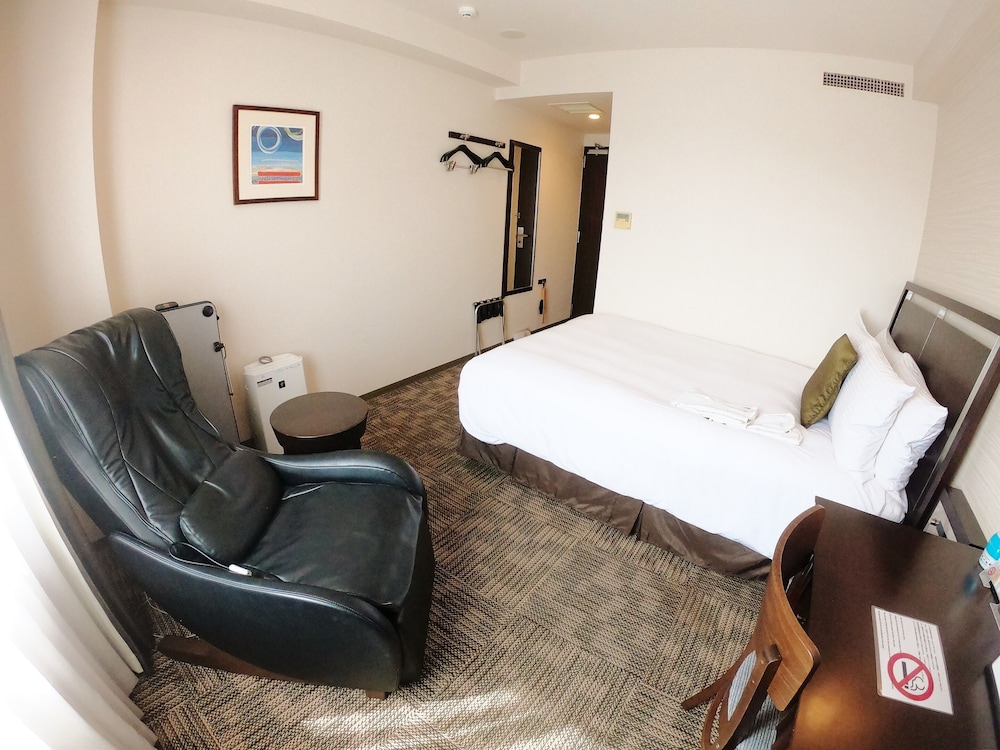 リラックスダブルルーム（禁煙） 客室1 | ソルヴィータホテル那覇