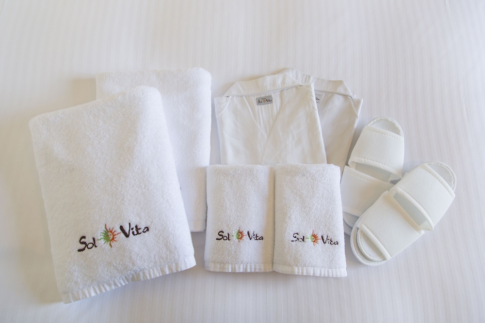 スタンダード ダブルルーム 禁煙 客室の設備とサービス1 | ソルヴィータホテル那覇