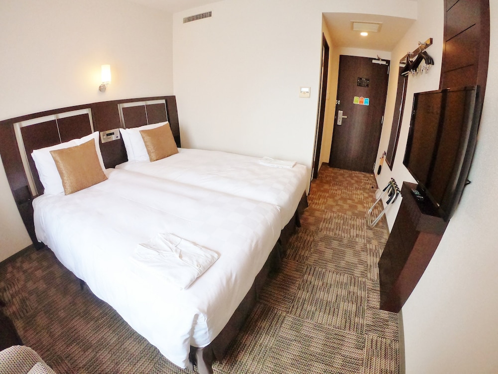 エコノミー ツインルーム シングルベッド 2 台 客室1 | ソルヴィータホテル那覇