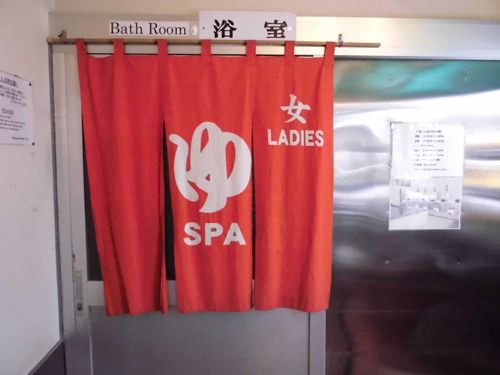 エコノミー ツインルーム 禁煙 共用バスルーム （和室または洋室） バスルームの設備1 | ホテル太洋