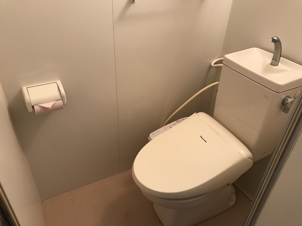 ファミリーツインルーム ダブルベッド バスルーム0 | ウィークリー ハーバービュー マンション - メイン ビルディング