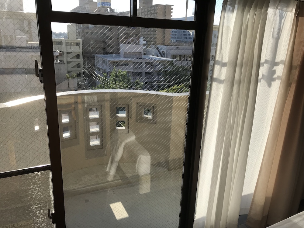 ファミリーツインルーム ダブルベッド バルコニー0 | ウィークリー ハーバービュー マンション - メイン ビルディング