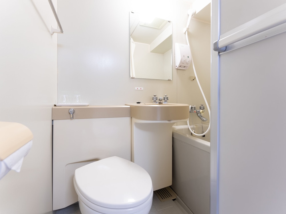 スタンダード 4 人部屋 禁煙 バスルーム0 | Tabist 昌庭ホテル