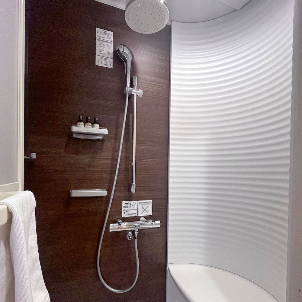 ハーバーテラス スーペリアルーム 専用サウナ付き 禁煙 バスルームのシャワー0 | マイロッジ直島　My Lodge Naoshima