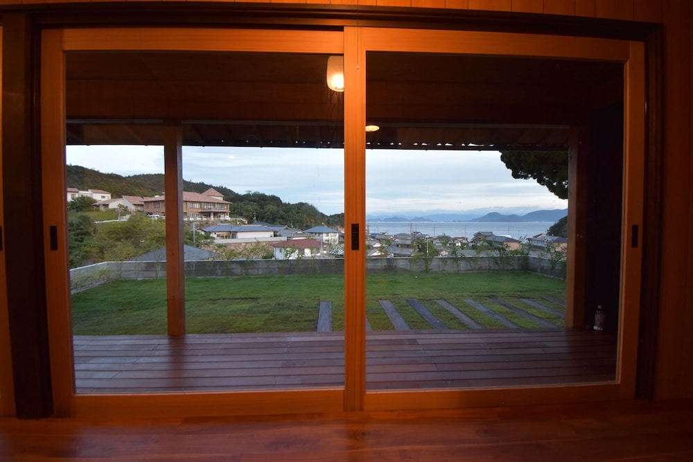 ヒルトップハウス シービュー 専用露天風呂 サウナ付き 禁煙 部屋からの景観1 | マイロッジ直島　My Lodge Naoshima