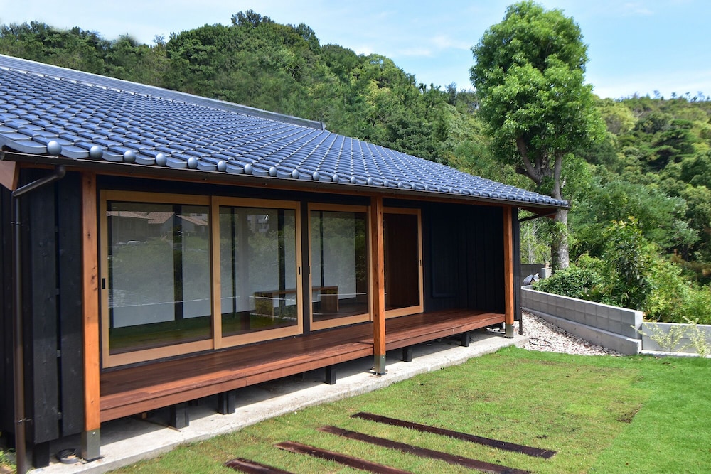ヒルトップハウス シービュー 専用露天風呂 サウナ付き 禁煙 客室1 | マイロッジ直島　My Lodge Naoshima