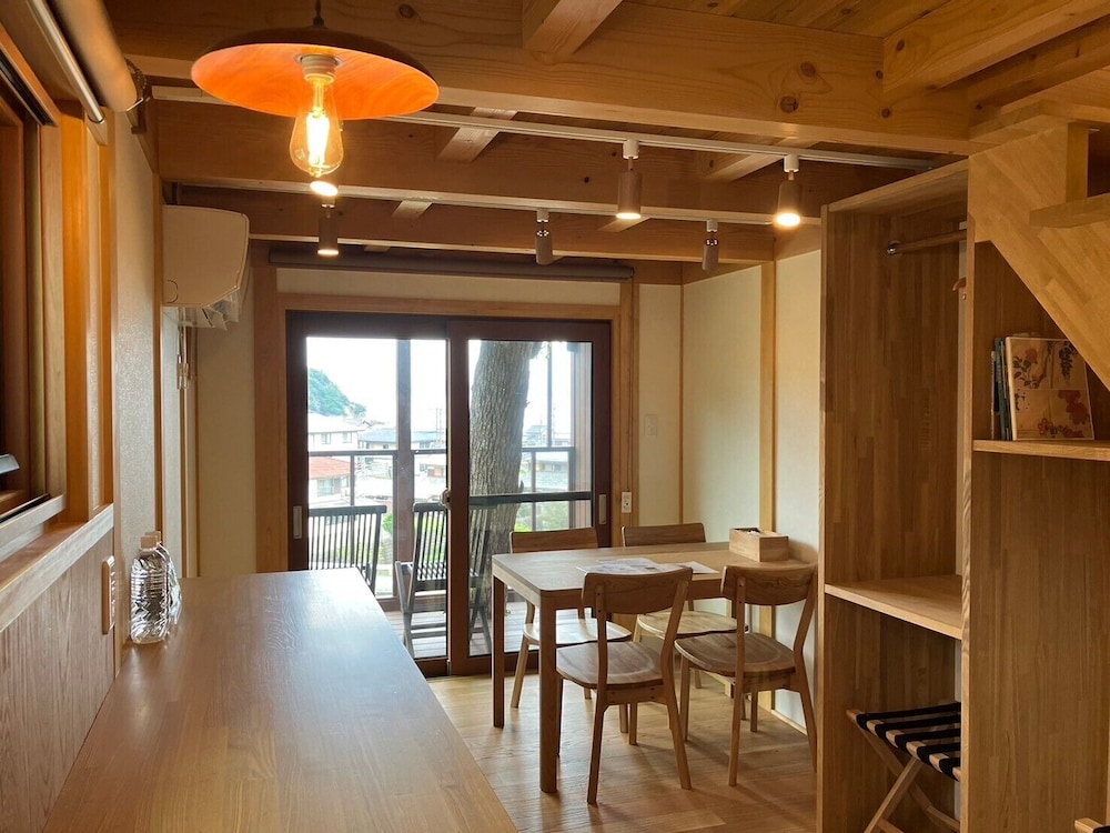 オークツリーハウス 専用サウナ付き 禁煙 リビング エリア1 | マイロッジ直島　My Lodge Naoshima