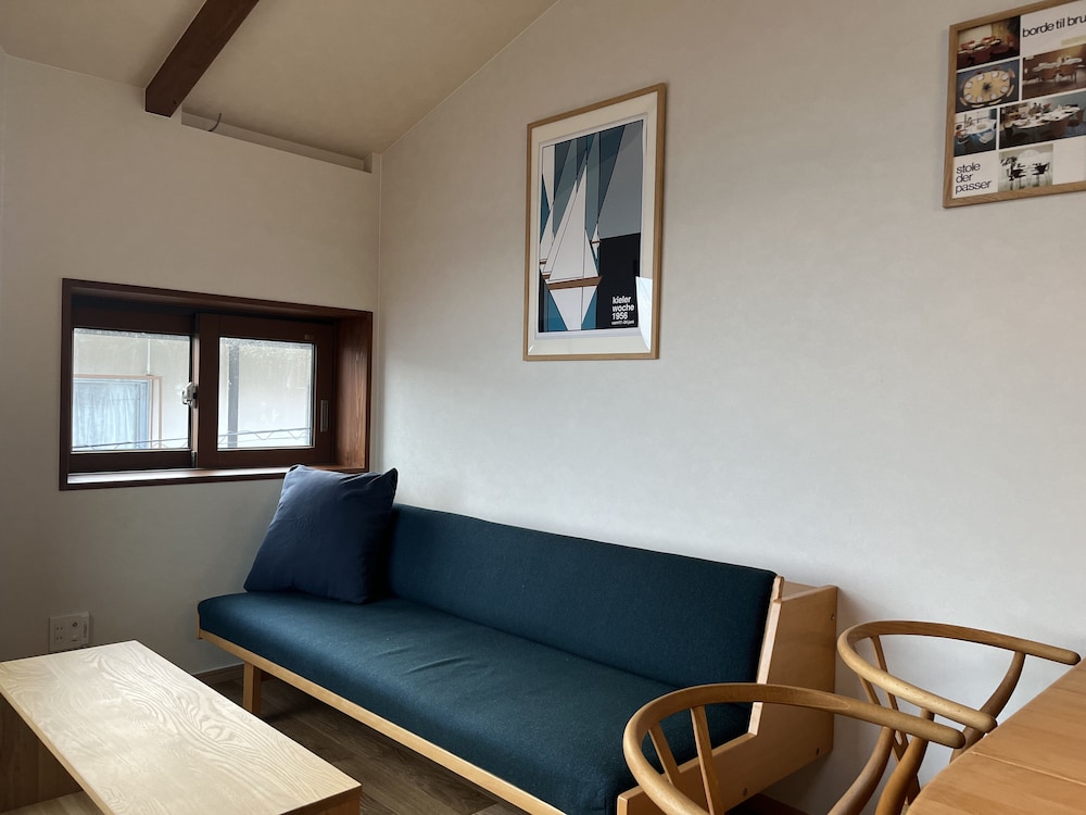 ウェグナーハウス シービュー 専用サウナ付き 禁煙 リビング エリア1 | マイロッジ直島　My Lodge Naoshima