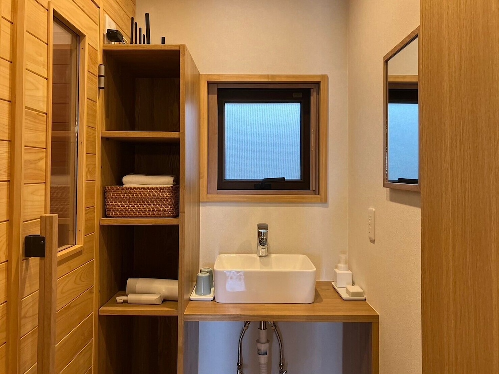 オークツリーハウス 専用サウナ付き 禁煙 バスルーム1 | マイロッジ直島　My Lodge Naoshima