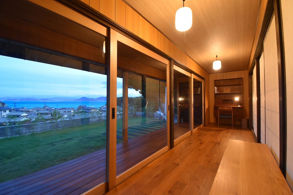 ヒルトップハウス シービュー 専用露天風呂 サウナ付き 禁煙 | マイロッジ直島　My Lodge Naoshima