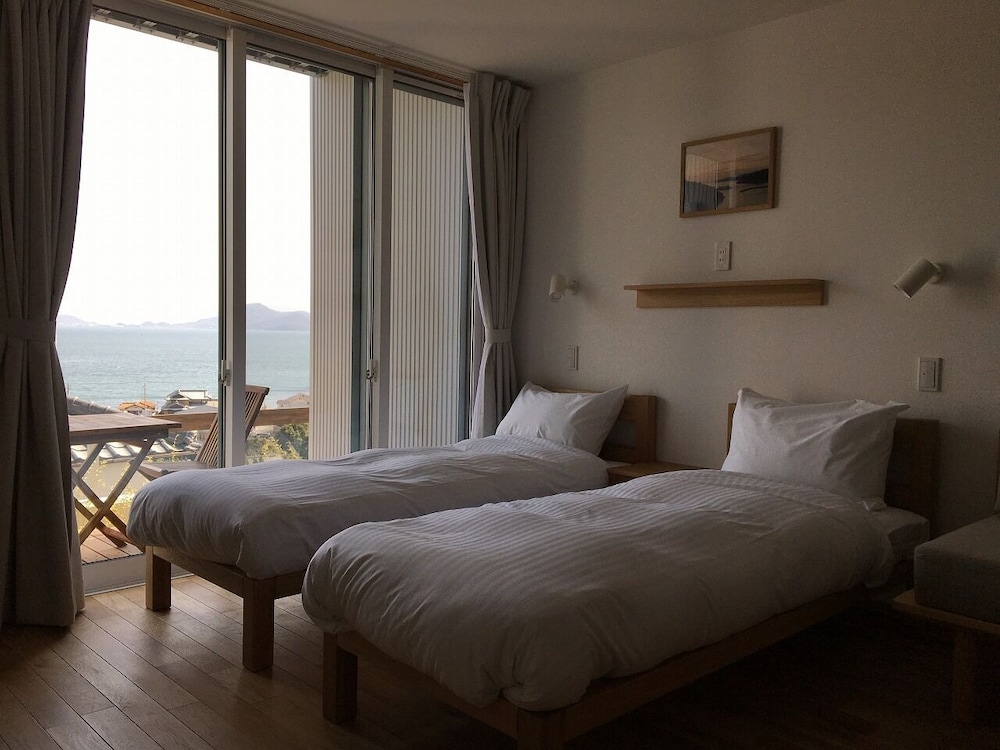 スーペリアルーム シービュー テラス付き 禁煙 | マイロッジ直島　My Lodge Naoshima