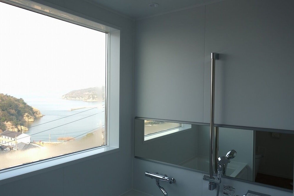 デラックスコーナールーム シービュー テラス付き 禁煙 バスルーム0 | マイロッジ直島　My Lodge Naoshima