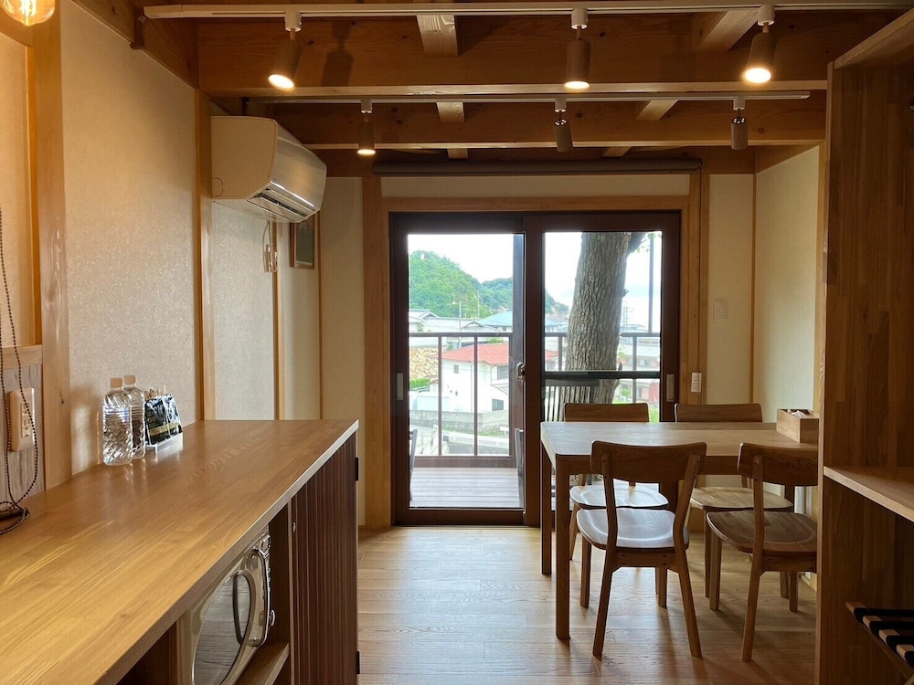 オークツリーハウス 専用サウナ付き 禁煙 リビング エリア0 | マイロッジ直島　My Lodge Naoshima