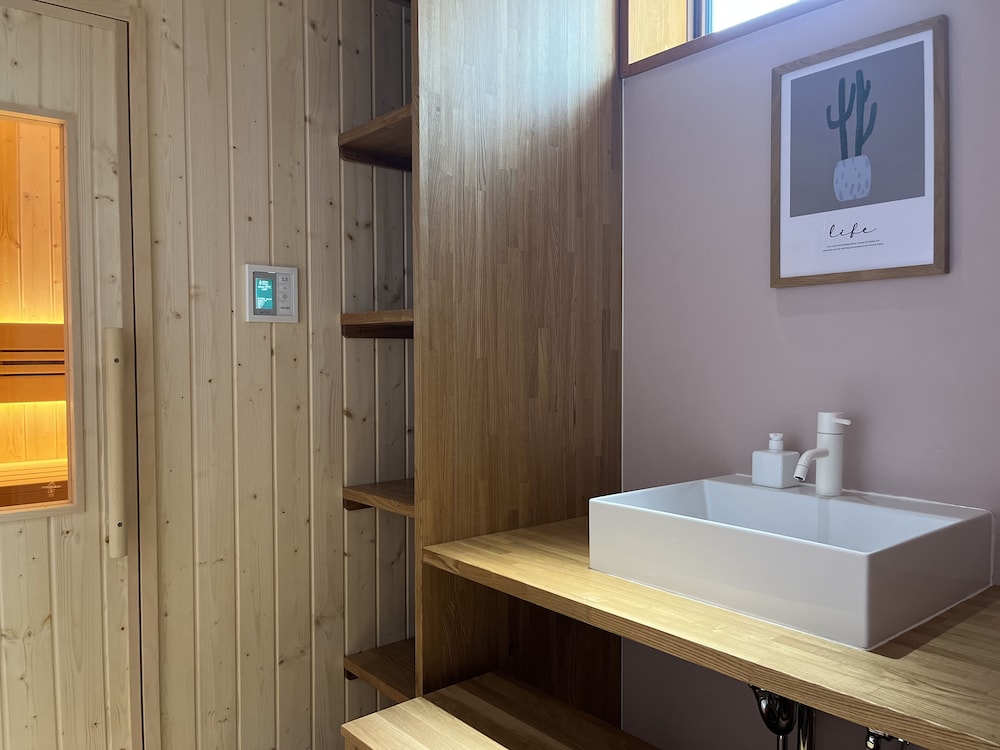 ウェグナーハウス シービュー 専用サウナ付き 禁煙 バスルーム0 | マイロッジ直島　My Lodge Naoshima