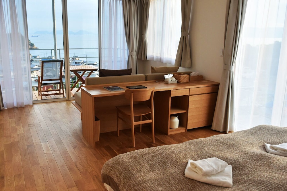 デラックスコーナールーム シービュー テラス付き 禁煙 | マイロッジ直島　My Lodge Naoshima