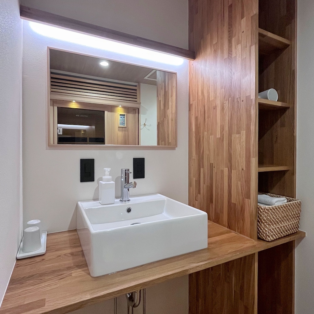 ハーバーテラス スーペリアルーム 専用サウナ付き 禁煙 バスルームのシンク0 | マイロッジ直島　My Lodge Naoshima