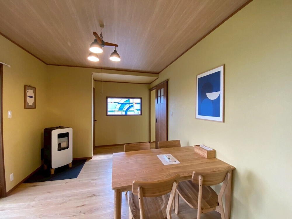 シャレ・アジュール シービュー 専用サウナ付き 禁煙 リビングルーム2 | マイロッジ直島　My Lodge Naoshima