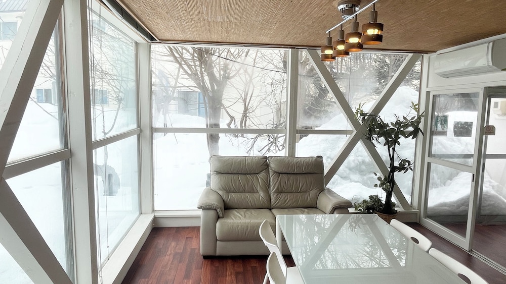 [新北海道スタイル推奨] 一棟貸し リビング エリア1 | 札幌 えんじゅ 平岸