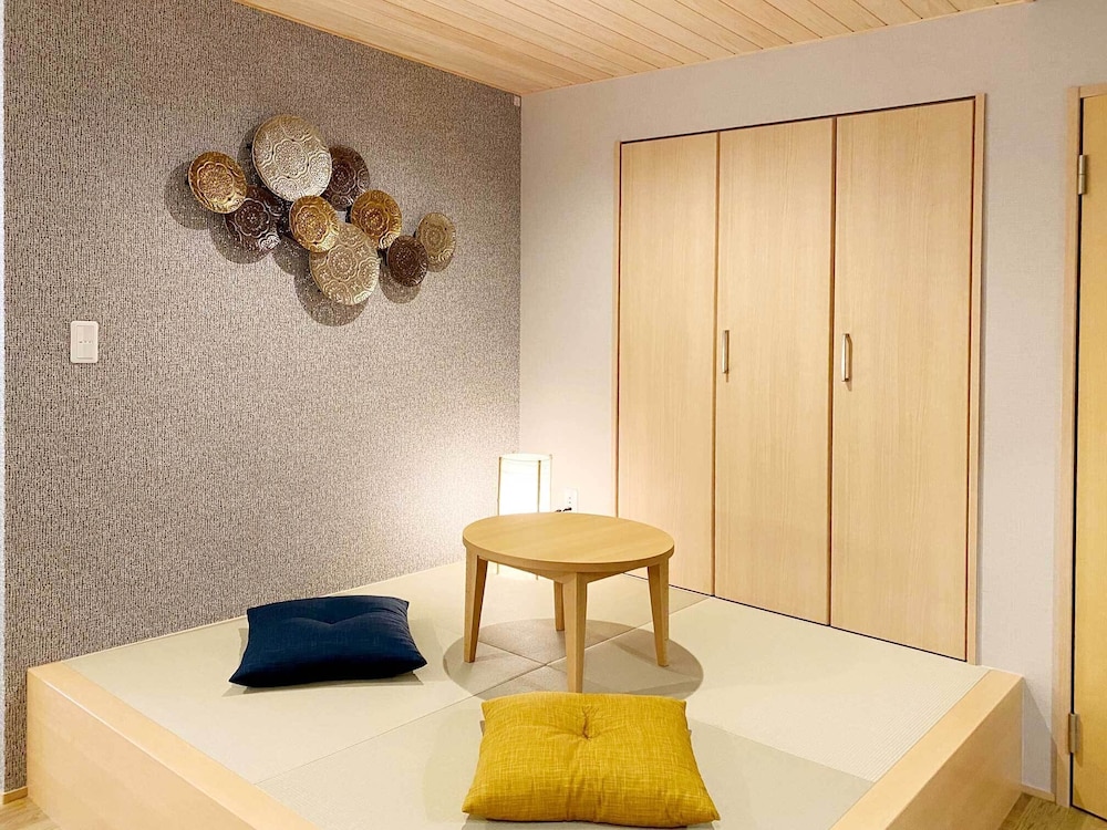 デラックス ファミリースイート(201)(ソファベッド用の寝具とシングル布団2組は部屋に常備していない為 事前にリクエストが必要) 客室3 | ホテルクラス広島 大州