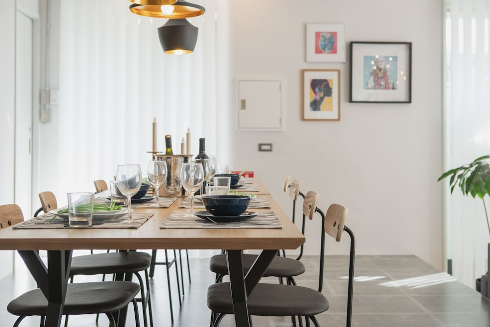 樋川 客室内のダイニングエリア2 | INFINITY HOTEL -HIGAWA-