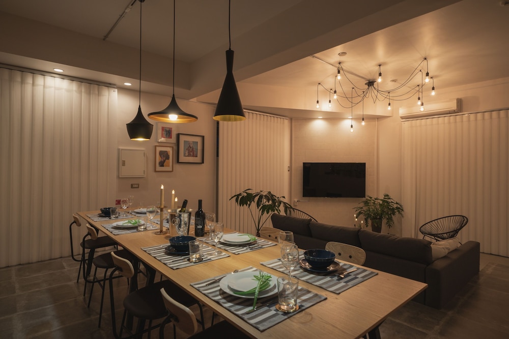 樋川 客室内のダイニングエリア4 | INFINITY HOTEL -HIGAWA-