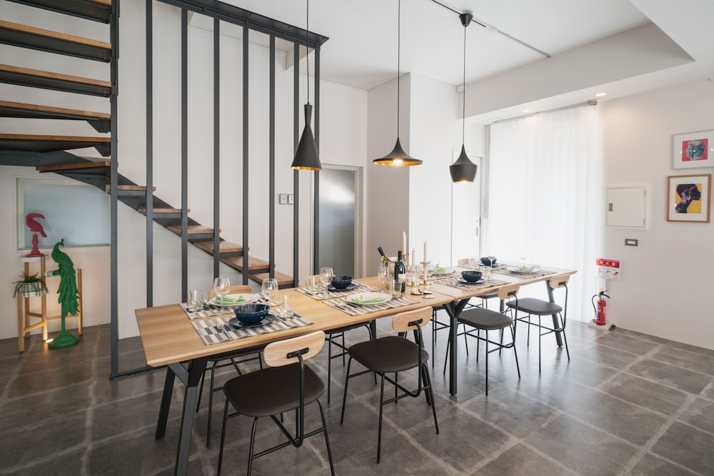 樋川 客室内のダイニングエリア0 | INFINITY HOTEL -HIGAWA-