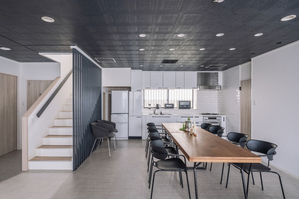 ジッチャク 客室内のダイニングエリア0 | INFINITY HOTEL -JICCHAKU-