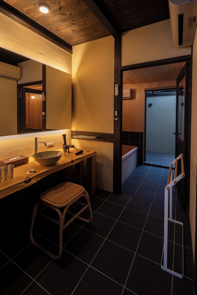 [OKI/TUNE/MUNE/YUKIからお任せ] 2名定員 45-56平米 禁煙 バスルーム1 | NIPPONIA HOTEL 大洲 城下町