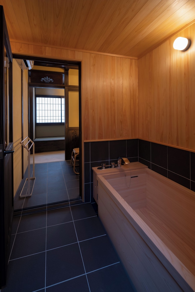 今岡製糸創設者の邸宅 YUKI 802号室 80平米 禁煙 バスルーム0 | NIPPONIA HOTEL 大洲 城下町