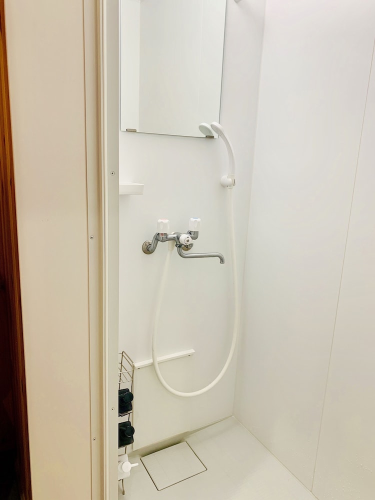 スタンダード ルーム バスルームのシャワー0 | BEACH SIDE VILLAGE FAMILIAR