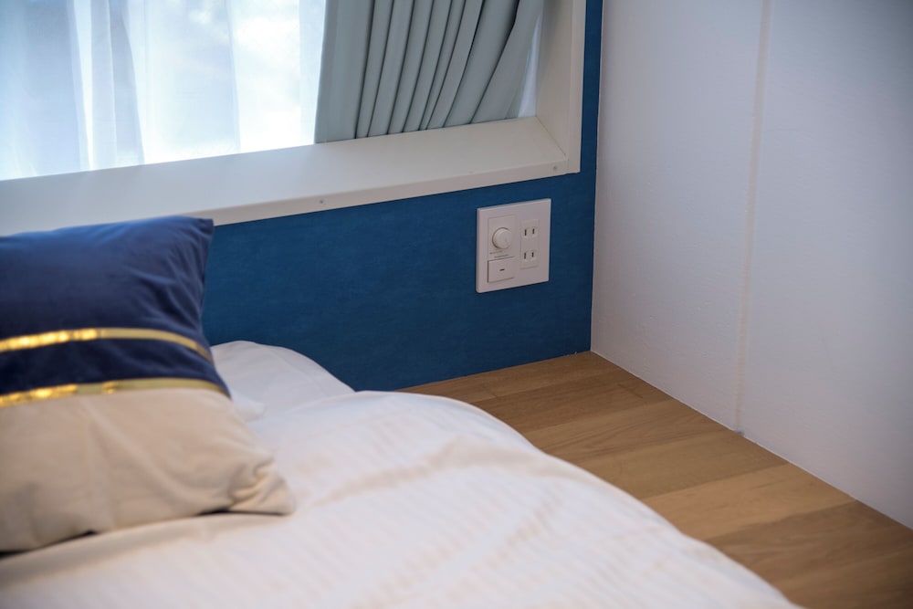 エコノミー ツインルーム 共用バスルーム 客室10 | Glamping Tokyo Asakusa