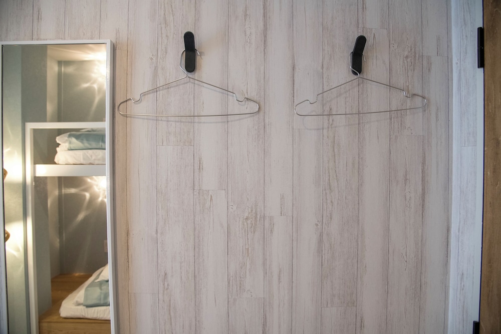 スーペリア ツインルーム 共用バスルーム 客室6 | Glamping Tokyo Asakusa