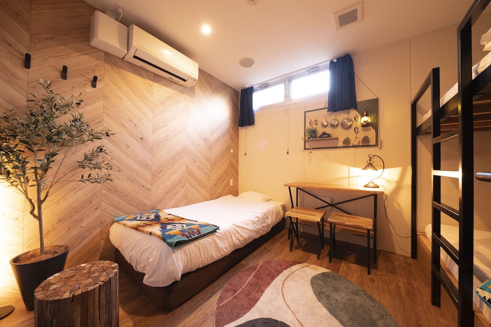 トリプルルーム 共用バスルーム 客室6 | Glamping Tokyo Asakusa