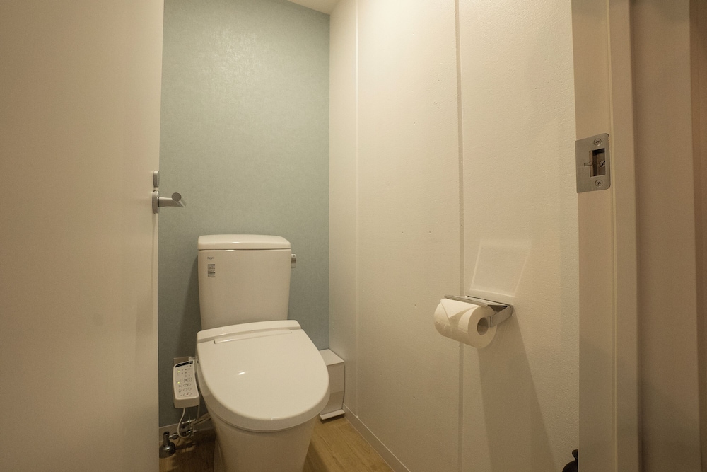 エコノミー ツインルーム 共用バスルーム 客室4 | Glamping Tokyo Asakusa