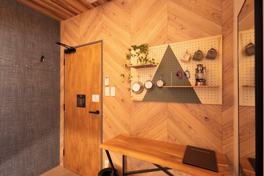 エコノミー ツインルーム 共用バスルーム 客室9 | Glamping Tokyo Asakusa