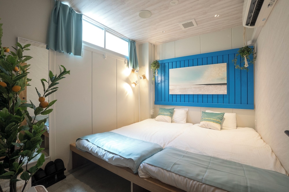 エコノミー ツインルーム 共用バスルーム 客室7 | Glamping Tokyo Asakusa