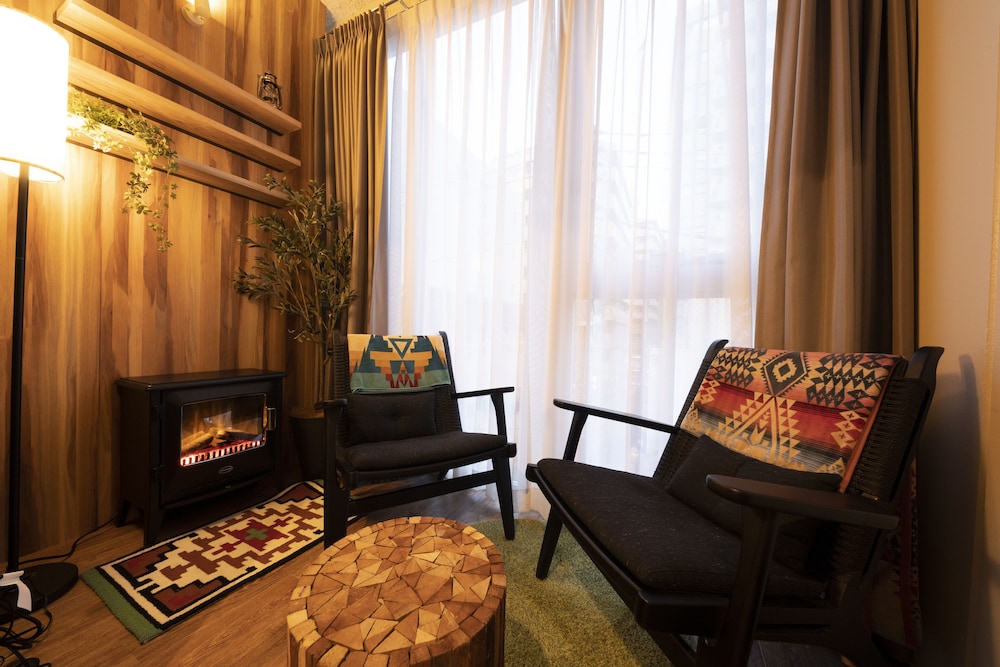 スーペリア ツインルーム 共用バスルーム 客室3 | Glamping Tokyo Asakusa