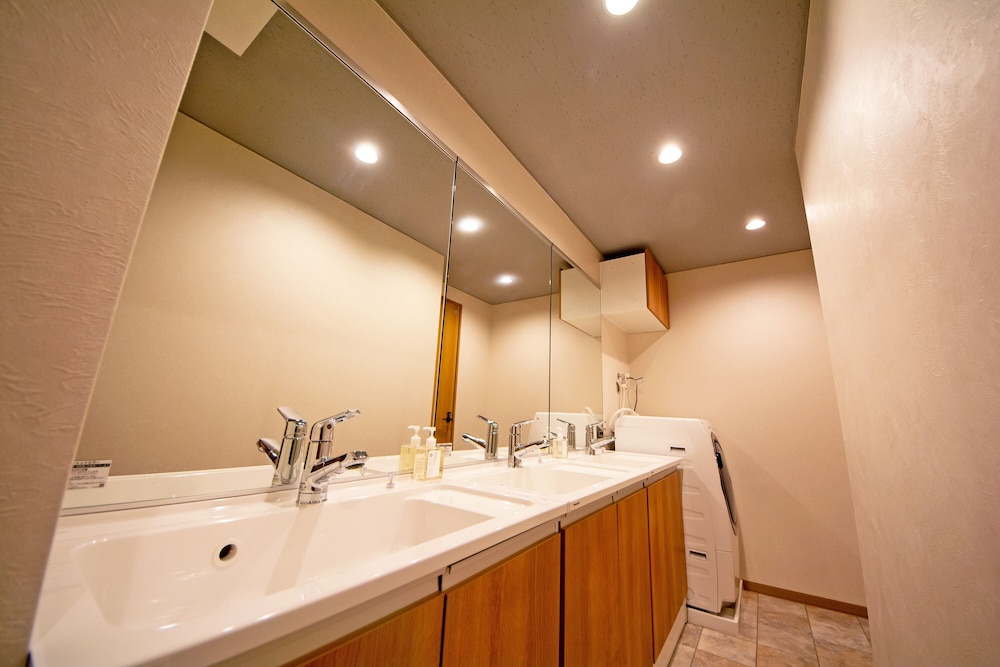 アパートメント 3 ベッドルーム バスルームのシンク0 | アメリカンヴィンテージスイート