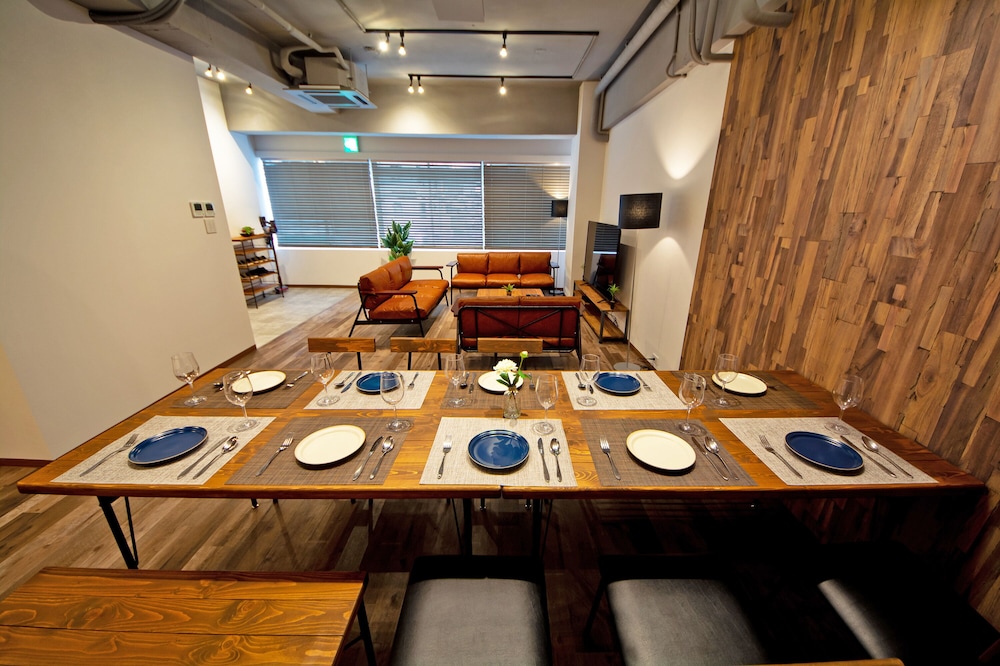 アパートメント 3 ベッドルーム 客室内のダイニングエリア0 | アメリカンヴィンテージスイート