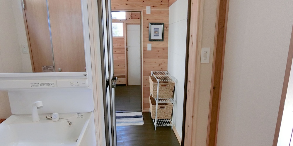 デラックス ヴィラ 1 ベッドルーム キッチン パーシャル オーシャン ビュー バスルームのシンク0 | しらはまの宿 明時別荘