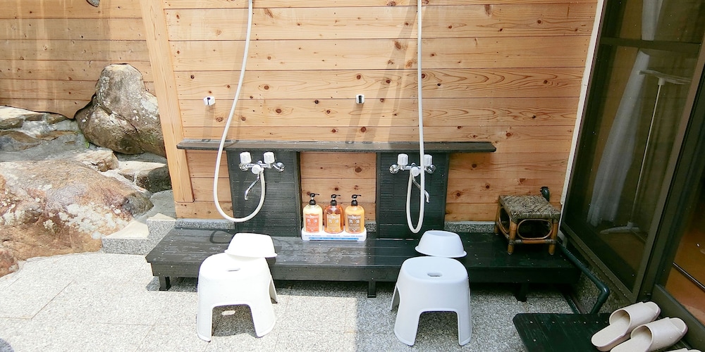 スーペリアファミリールーム (二段ベッド 170×100 センチメートル) シャワー用ポータブルチェア0 | しらはまの宿 明時別荘