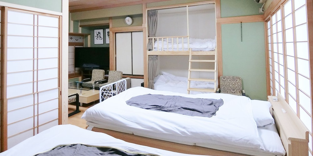 スーペリアファミリールーム (二段ベッド 170×100 センチメートル) 客室2 | しらはまの宿 明時別荘