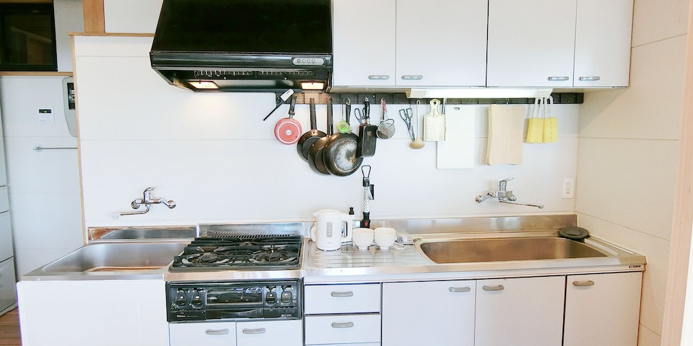 デラックス ヴィラ 1 ベッドルーム キッチン パーシャル オーシャン ビュー 専用キッチン2 | しらはまの宿 明時別荘