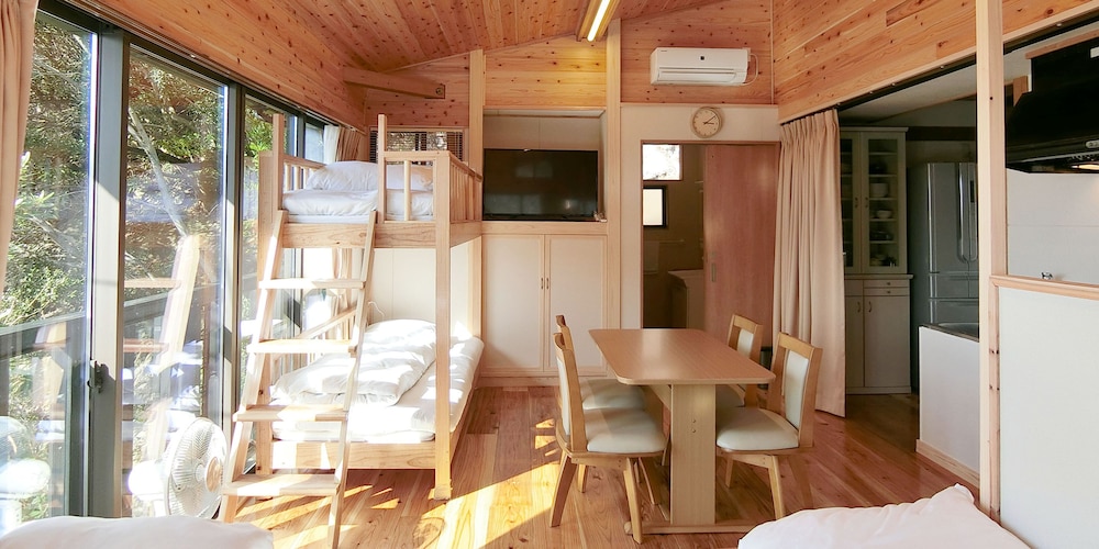 デラックス ヴィラ 1 ベッドルーム キッチン パーシャル オーシャン ビュー 客室1 | しらはまの宿 明時別荘