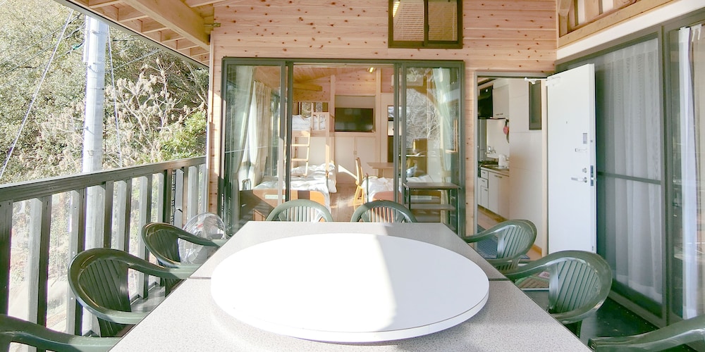 デラックス ヴィラ 1 ベッドルーム キッチン パーシャル オーシャン ビュー テラス / パティオ5 | しらはまの宿 明時別荘