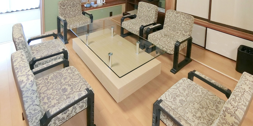 スーペリアファミリールーム (二段ベッド 170×100 センチメートル) リビングルーム0 | しらはまの宿 明時別荘