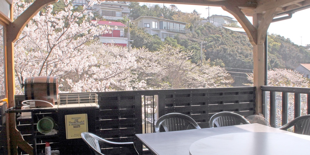 デラックス ヴィラ 1 ベッドルーム キッチン パーシャル オーシャン ビュー テラス / パティオ3 | しらはまの宿 明時別荘