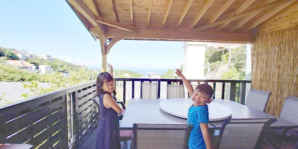 デラックス ヴィラ 1 ベッドルーム キッチン パーシャル オーシャン ビュー テラス / パティオ0 | しらはまの宿 明時別荘