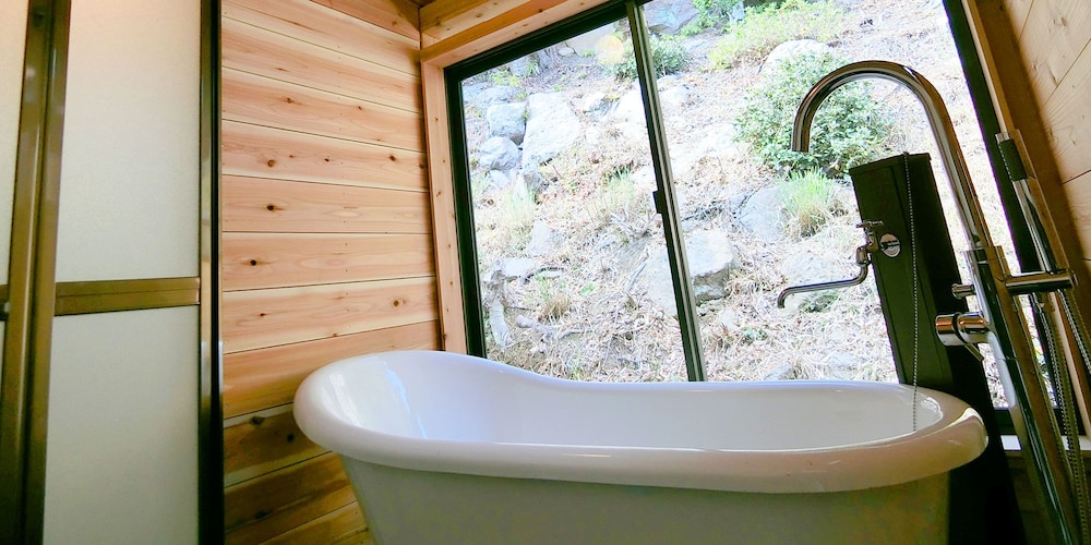 デラックス ヴィラ 1 ベッドルーム キッチン パーシャル オーシャン ビュー 深めの浴槽0 | しらはまの宿 明時別荘