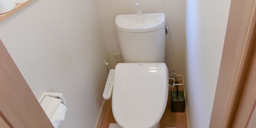 スーペリアファミリールーム (二段ベッド 170×100 センチメートル) バスルームの設備0 | しらはまの宿 明時別荘